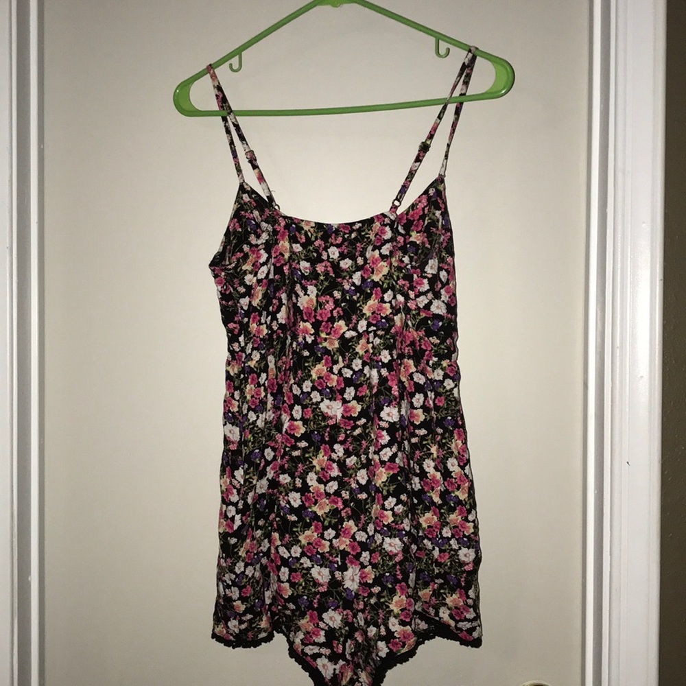Floral romper with black lace trimming - Picture 2 of 3